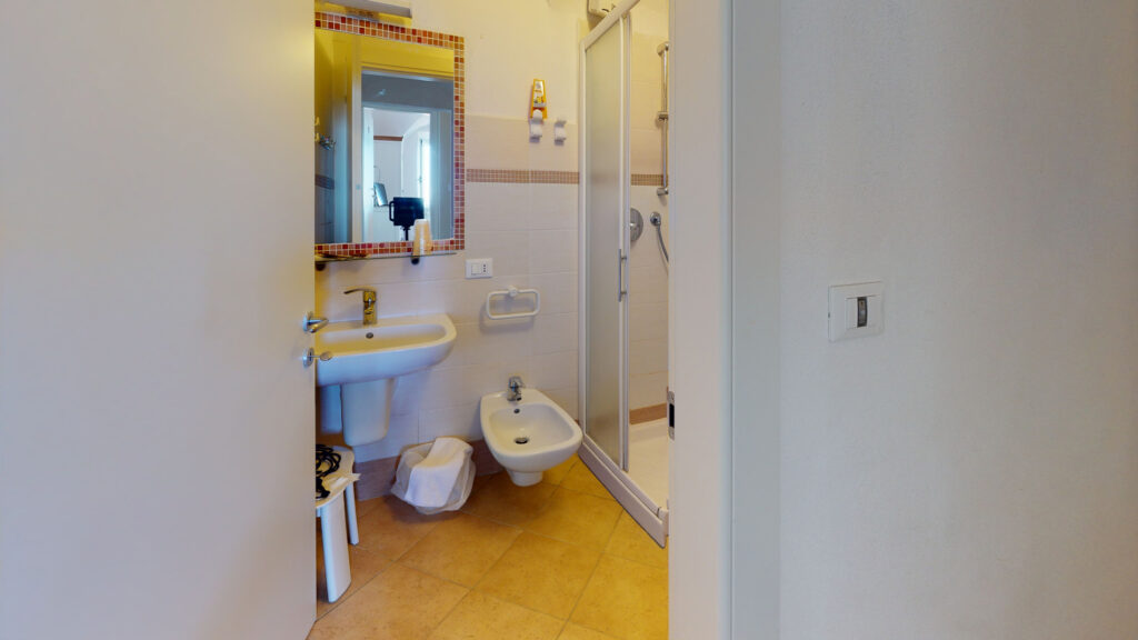BB-LA-CANONICA-Bathroom(2)